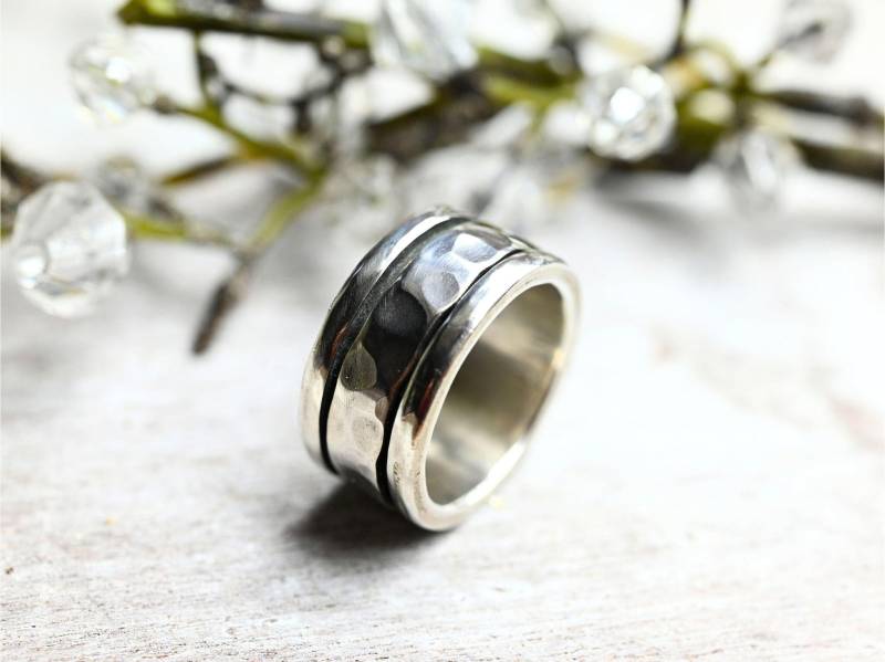 Breiter Silber Drehring Für Damen Und Herren "Tal", 925 Spinning Ring Gehämmert, Unisex Partnerring Handgemacht, Meditationsring von Tiljon