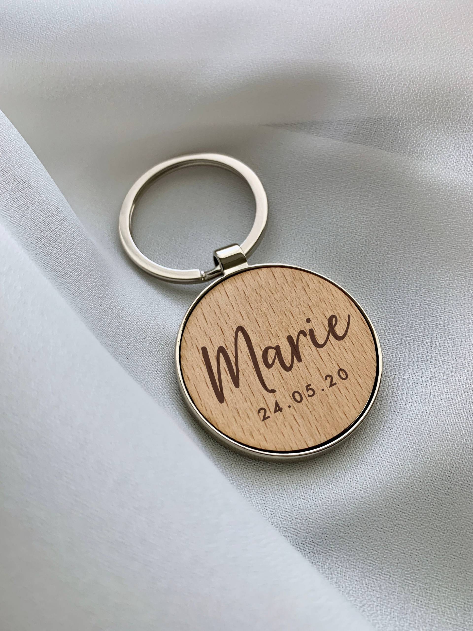 Personalisierter Baby Name Schlüsselanhänger | Premium Anhänger Mit Geburtstag Weihnachtsgeschenk Vatertag, Muttertag S1 Personalisierter Baby Name Schlüsselanhänger | Premium Anhänger Mit Geburtstag Weihnachtsgeschenk Vatertag, Muttertag S1 von TilloStudioShop