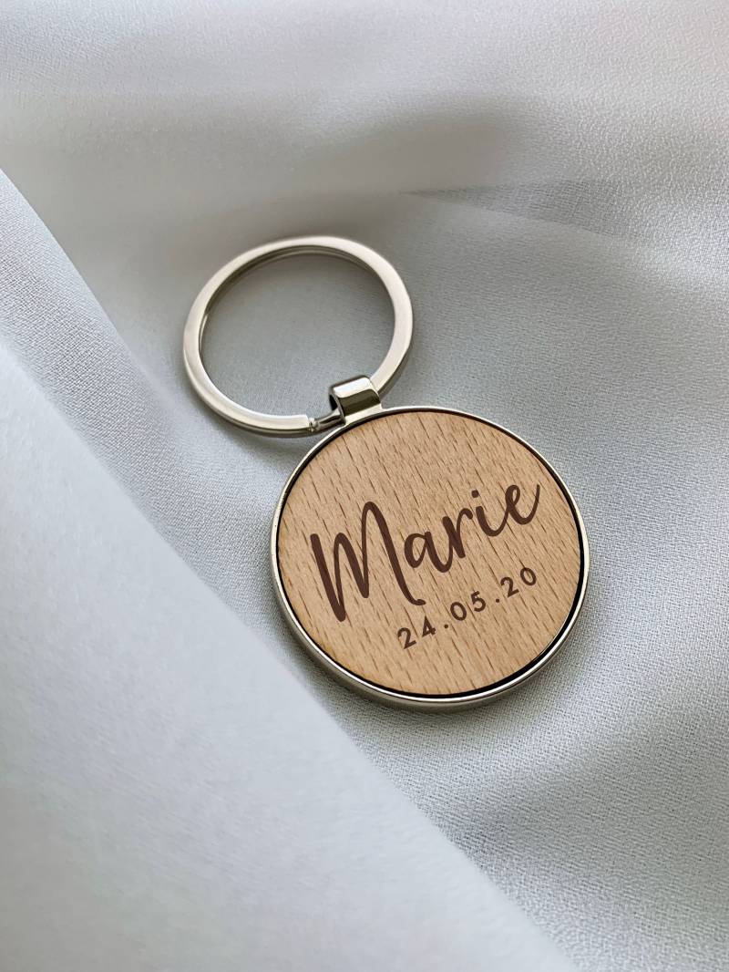 Personalisierter Baby Name Schlüsselanhänger | Premium Anhänger Mit Geburtstag Weihnachtsgeschenk Vatertag, Muttertag S1 Personalisierter Baby Name Schlüsselanhänger | Premium Anhänger Mit Geburtstag Weihnachtsgeschenk Vatertag, Muttertag S1 von TilloStudioShop