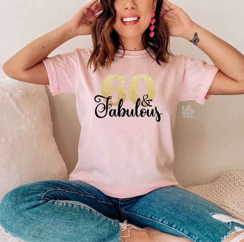 60 Und Fabelhaftes T-Shirt, Sechzig Frauen 60. Geburtstag Geburtstagsgeschenk, Sechs Sechziges Geschenk von TillyAndWilbur