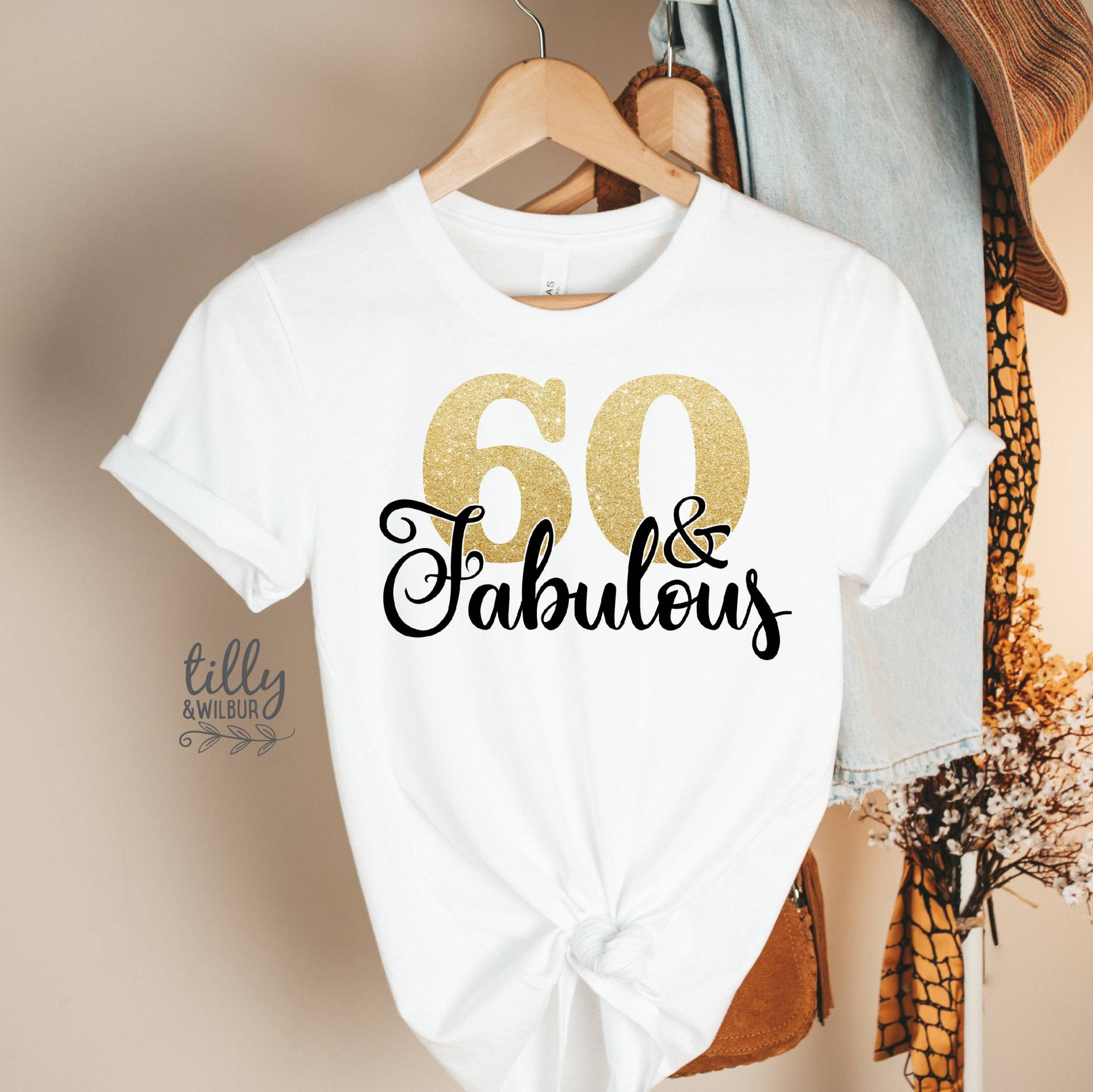 60 Und Fabelhaftes T-Shirt, Sechzig Frauen 60. Geburtstag Geburtstagsgeschenk, Sechs Sechziges Geschenk 60 Und Fabelhaftes T-Shirt, Sechzig Frauen 60. Geburtstag Geburtstagsgeschenk, Sechs Sechziges Geschenk von TillyAndWilbur