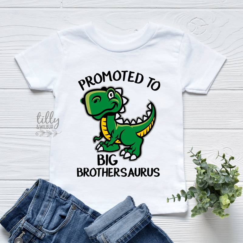 Big Brother T-Shirt, Gefördert Zu Brothersaurus Dinosaurier Ich Werde Ein T-Shirt Sein von TillyAndWilbur