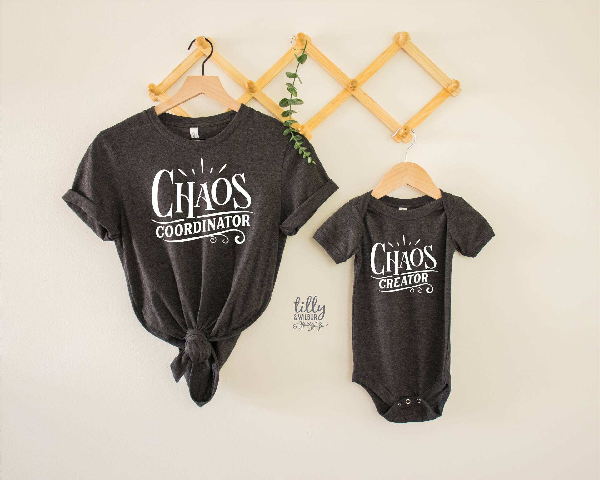 Chaos Erschaffer Und Coordinater Matching Set, Schwarze Mama Ich Passende Outfits, Erstes Muttertagsgeschenk, Ich, Muttertag Chaos Erschaffer Und Coordinater Matching Set, Schwarze Mama Ich Passende Outfits, Erstes Muttertagsgeschenk, Ich, Muttertag von TillyAndWilbur
