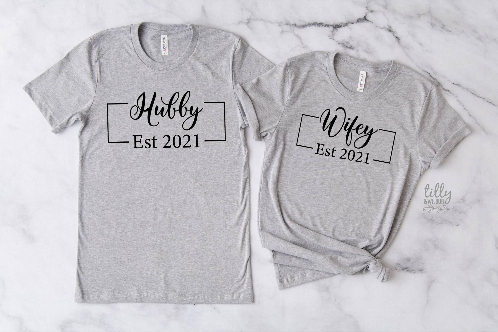 Herr Und Frau Passende T-Shirts, Ehemann Brautpaar Flitterwochen Hochzeitsgeschenk, Seine Ihre Kleidung Herr Und Frau Passende T-Shirts, Ehemann Brautpaar Flitterwochen Hochzeitsgeschenk, Seine Ihre Kleidung von TillyAndWilbur