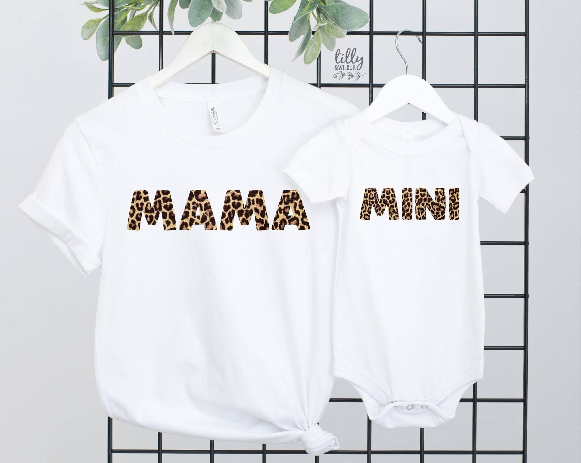 Mama T-Shirt, Mini T-Body, Und Mamas Matching Outfits, Leopardenmuster, Unser Erster Muttertag, Mutter Tochter, Muttertag Mama T-Shirt, Mini T-Body, Und Mamas Matching Outfits, Leopardenmuster, Unser Erster Muttertag, Mutter Tochter, Muttertag von TillyAndWilbur