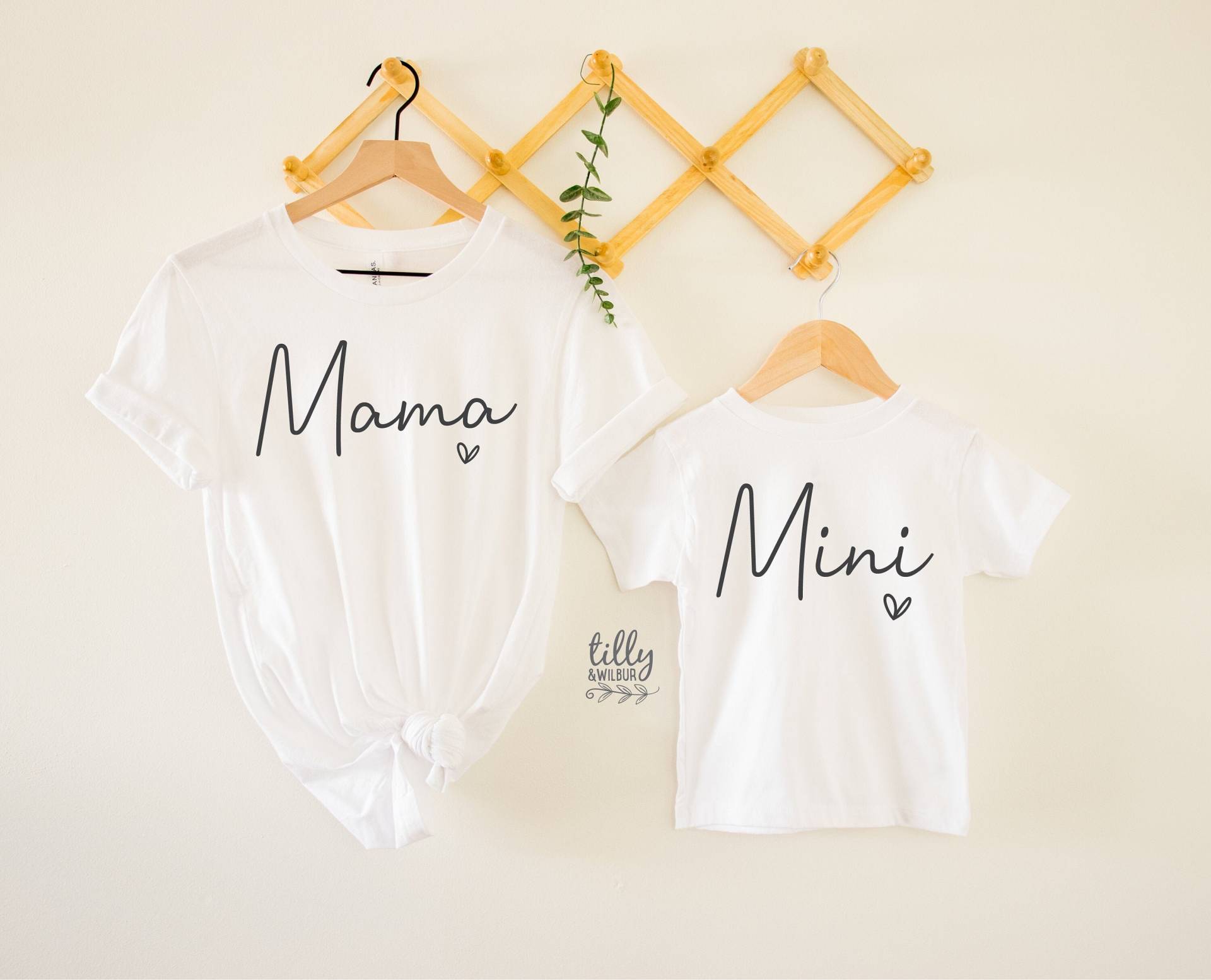 Mama T-Shirt, Mini Und Mini, Mamas Passende Outfits, Unser Erster Muttertag, Mutter Tochter, Muttertag Mama T-Shirt, Mini Und Mini, Mamas Passende Outfits, Unser Erster Muttertag, Mutter Tochter, Muttertag von TillyAndWilbur