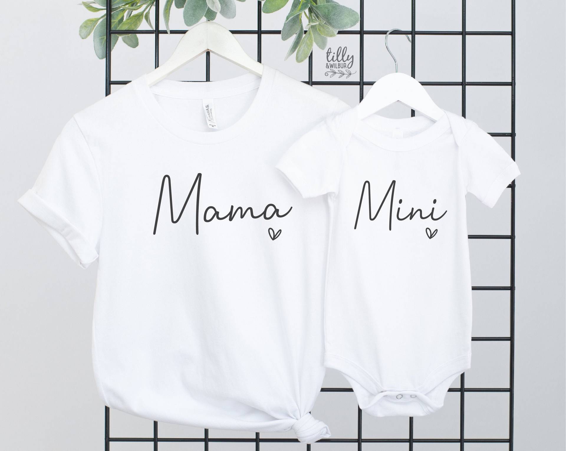 Mama & Ich, T-Shirt, Mini Body, Und Mamas Passende Outfits, Unser Erster Muttertag, Mutter Tochter, Sohn Geschenk Mama & Ich, T-Shirt, Mini Body, Und Mamas Passende Outfits, Unser Erster Muttertag, Mutter Tochter, Sohn Geschenk von TillyAndWilbur