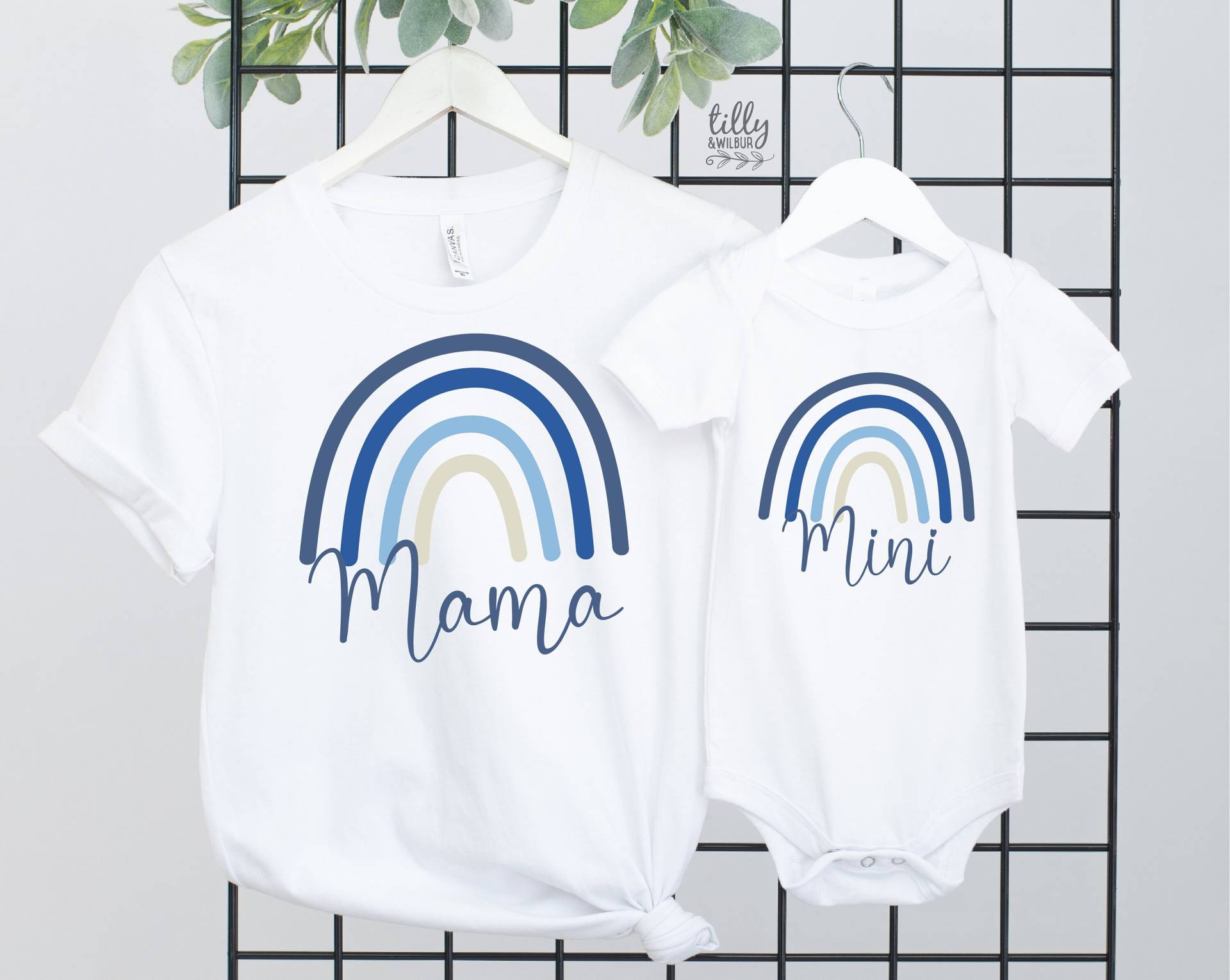 Regenbogen Mama T-Shirt, Mini Body, Und Mamas Matching Outfits, Unser Erster Muttertag, Mutter Sohn, Muttertag Regenbogen Mama T-Shirt, Mini Body, Und Mamas Matching Outfits, Unser Erster Muttertag, Mutter Sohn, Muttertag von TillyAndWilbur