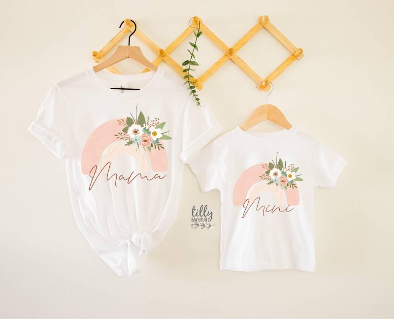 Regenbogen Mama T-Shirt, Mini Und Mamas Passende Outfits, Unser Erster Muttertag, Mutter Tochter, Muttertag von TillyAndWilbur
