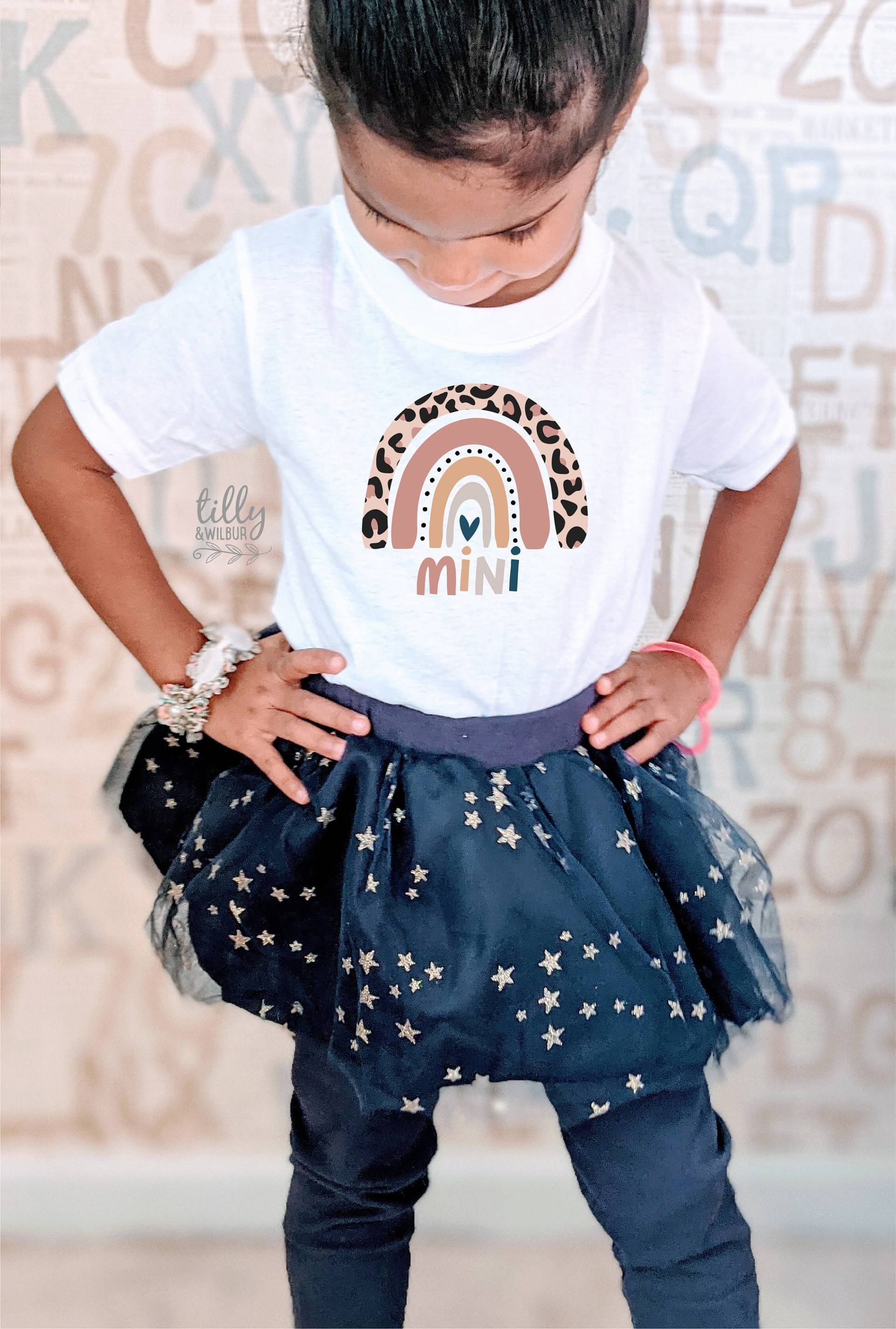 Regenbogen Mama T-Shirt, Mini Und Mamas Passende Outfits, Unser Erster Muttertag, Mutter Tochter, Muttertag Regenbogen Mama T-Shirt, Mini Und Mamas Passende Outfits, Unser Erster Muttertag, Mutter Tochter, Muttertag von TillyAndWilbur
