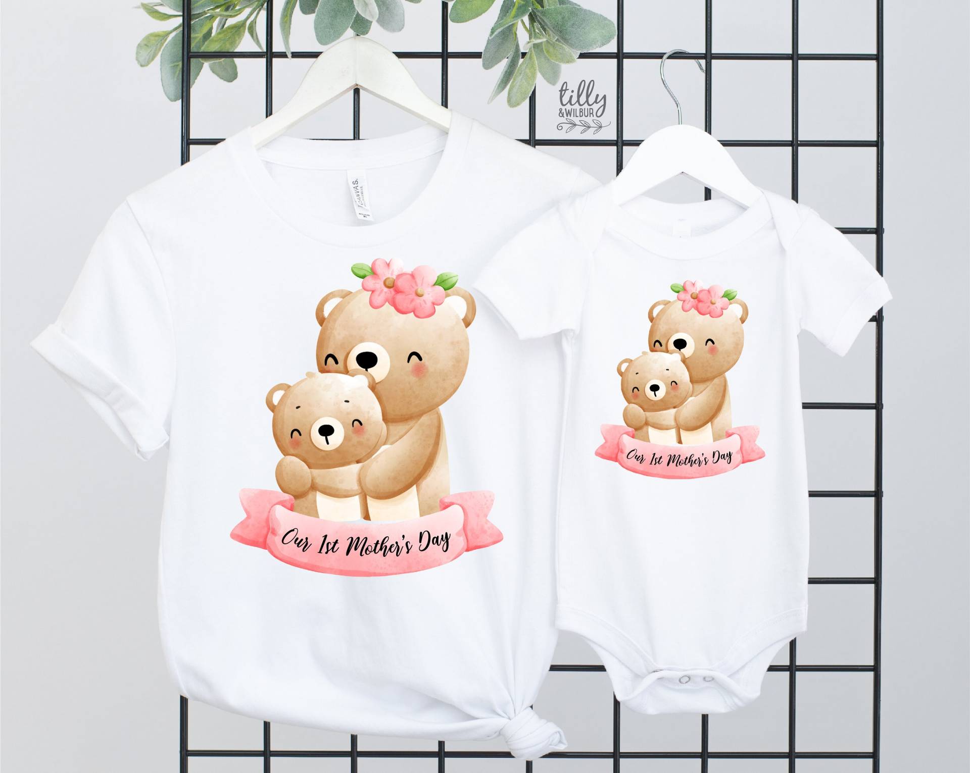 Unsere Ersten Muttertag Matching Outfits, Mutter Und Baby T-Shirts, Muttertagsgeschenk, Mummy & Me Matching, 1 Unsere Ersten Muttertag Matching Outfits, Mutter Und Baby T-Shirts, Muttertagsgeschenk, Mummy & Me Matching, 1 von TillyAndWilbur