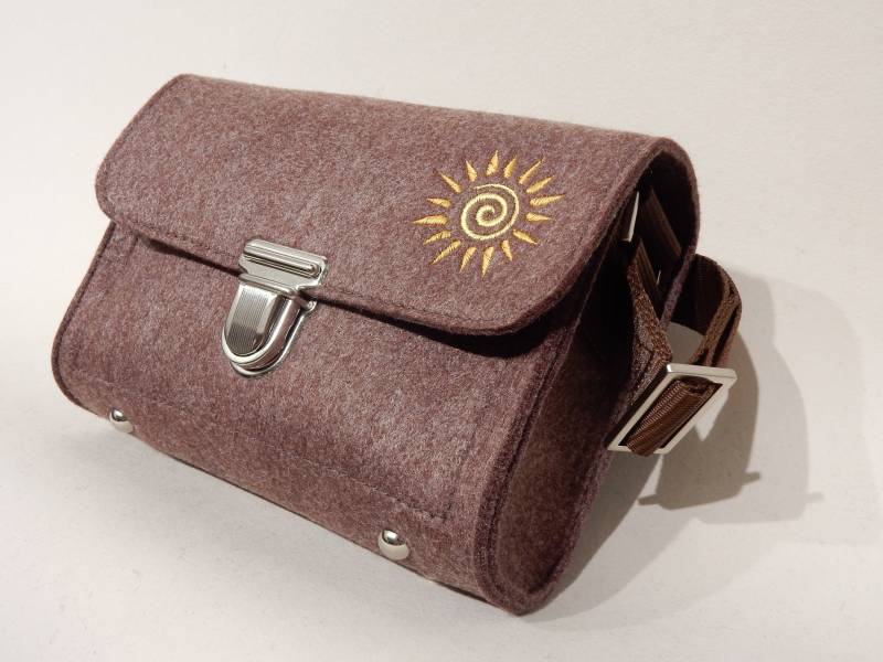 Vegan - Kleine Filztasche Braun Sonne Handtasche Mit Innentaschen 3mm Veganer Filz Vegan - Kleine Filztasche Braun Sonne Handtasche Mit Innentaschen 3mm Veganer Filz von TillyFee