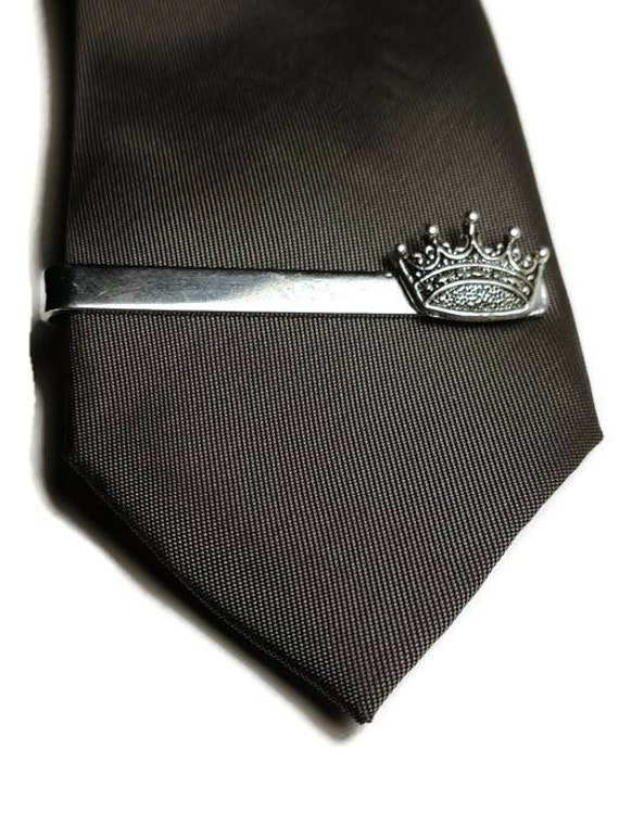 Vintage Kronen Krawattenklammer Silberfarbenes, Königliches Accessoire Vintage Kronen Krawattenklammer Silberfarbenes, Königliches Accessoire von TiltedTrinketDesigns