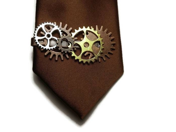 steampunk Zahnrad Krawattenklammer Uhrwerk Uhrenteile Accessoire steampunk Zahnrad Krawattenklammer Uhrwerk Uhrenteile Accessoire von TiltedTrinketDesigns
