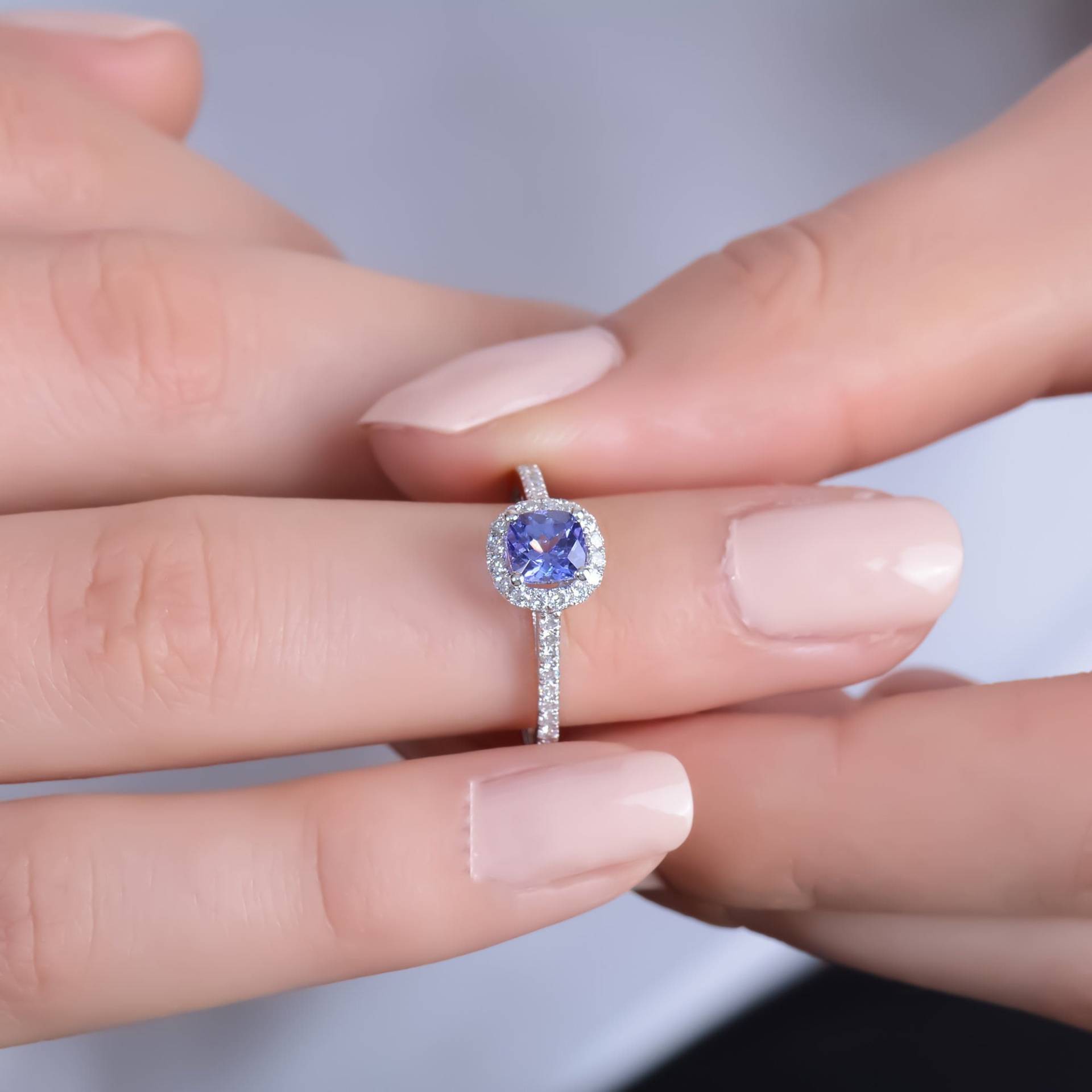 Blauer Tansanit Verlobungsring, Natürlicher Ehering, 14K Massivgold, Geschenk Für Frauen Weihnachtsgeschenk Diamant Schmuck von TilyaJewelry