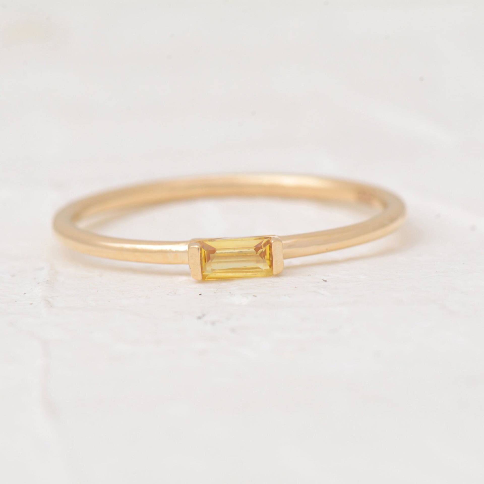 Gelber Saphir-Verlobungsring, Zierlicher Echter Gelber Saphir-Ring, 14K Massiver Gold-Saphir-Ring, Schmuckgeschenk Für Sie, Valentinstag von TilyaJewelry