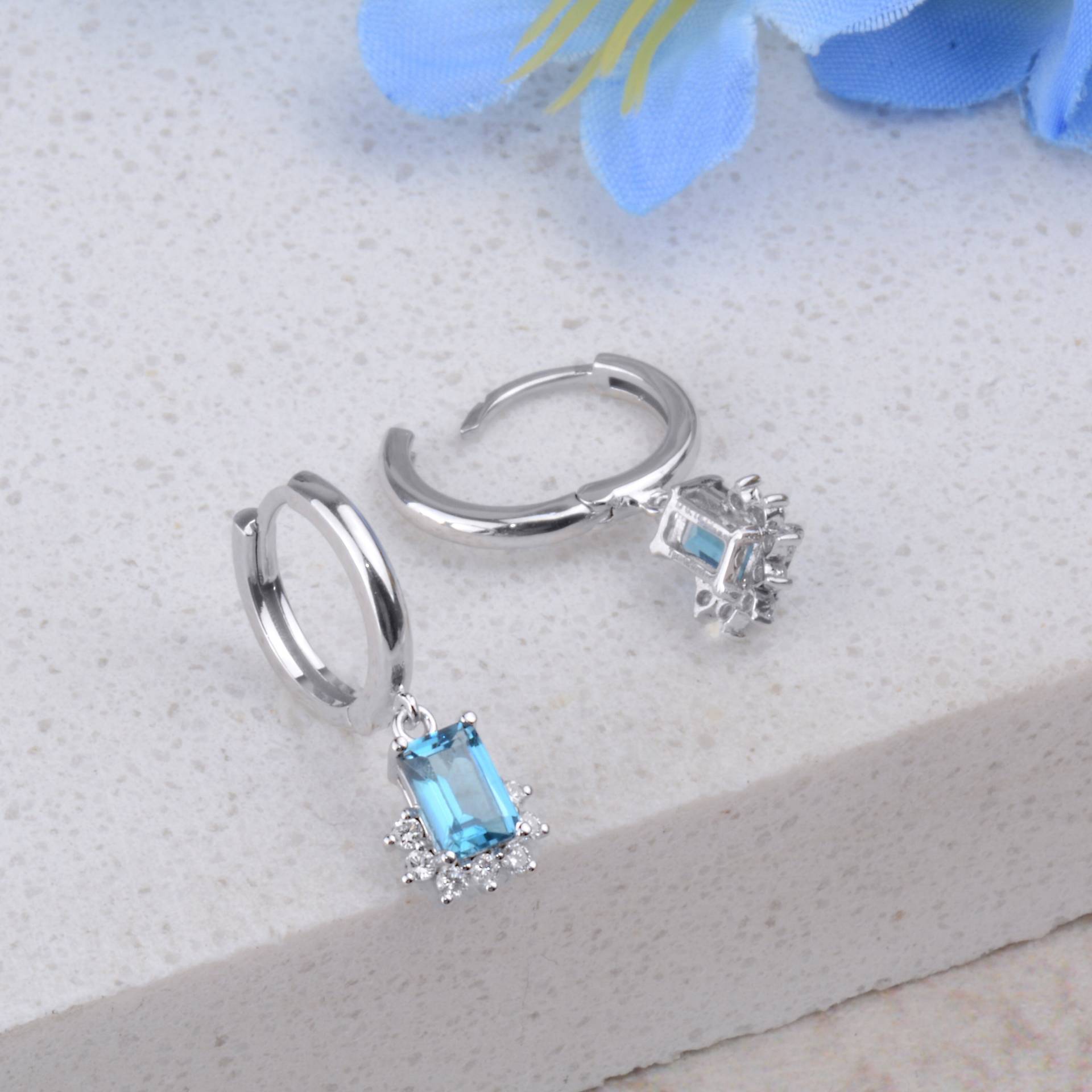 Hängeohrringe, London Blue Topaz Ohrringe, Blautopas Baumeln Minimal Valentinstag Geschenk, Sale von TilyaJewelry