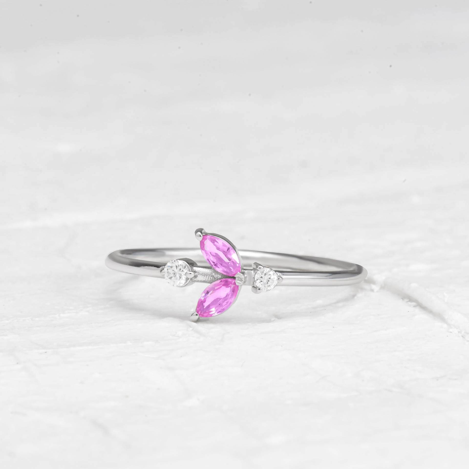 Handgemachter Pink Saphir Ring, Natürlicher Täglicher Gold Echter Ring von TilyaJewelry