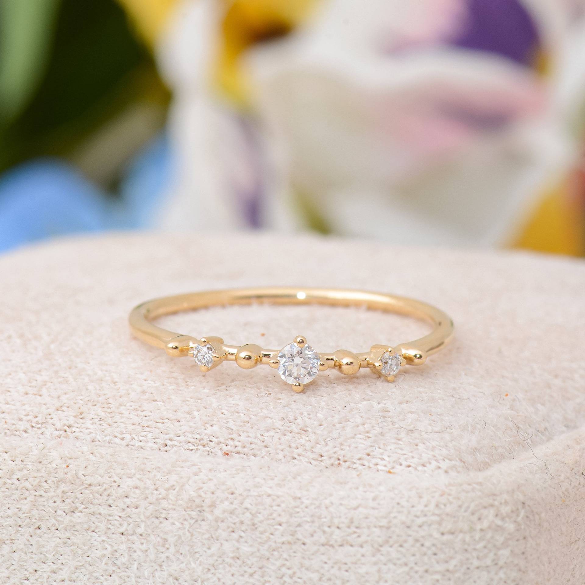 Massiver Gold Diamant Zierliche Band Ring, Halb Ewigkeit Damen Eheringe, Dünne Stapelringe, Valentinstag von TilyaJewelry