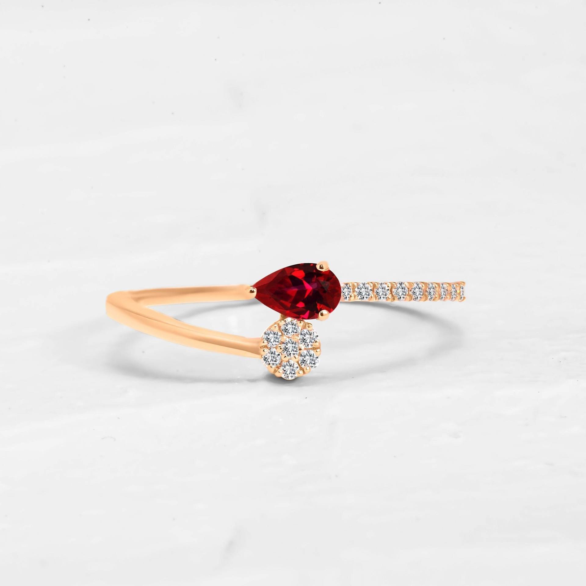 Multi-stone Pear Cut Rubin Ring, Natürlicher Verlobungsring, Rubin Verlobungsring 14K & 18K Gold Multi-stone Pear Cut Rubin Ring, Natürlicher Verlobungsring, Rubin Verlobungsring 14K & 18K Gold von TilyaJewelry