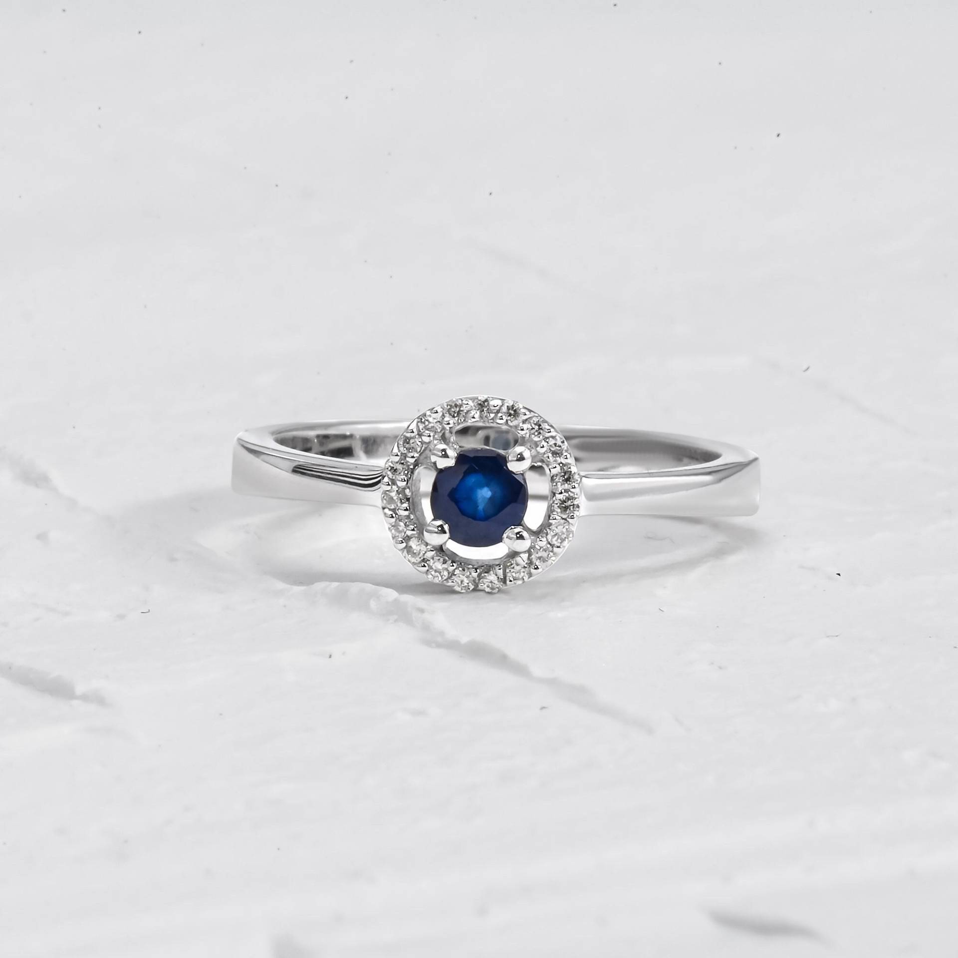 Natürlicher Blauer Saphir Und Diamant Verlobungsring, Massives Gold Handgemachter Ring, Jahrestag Ring von TilyaJewelry