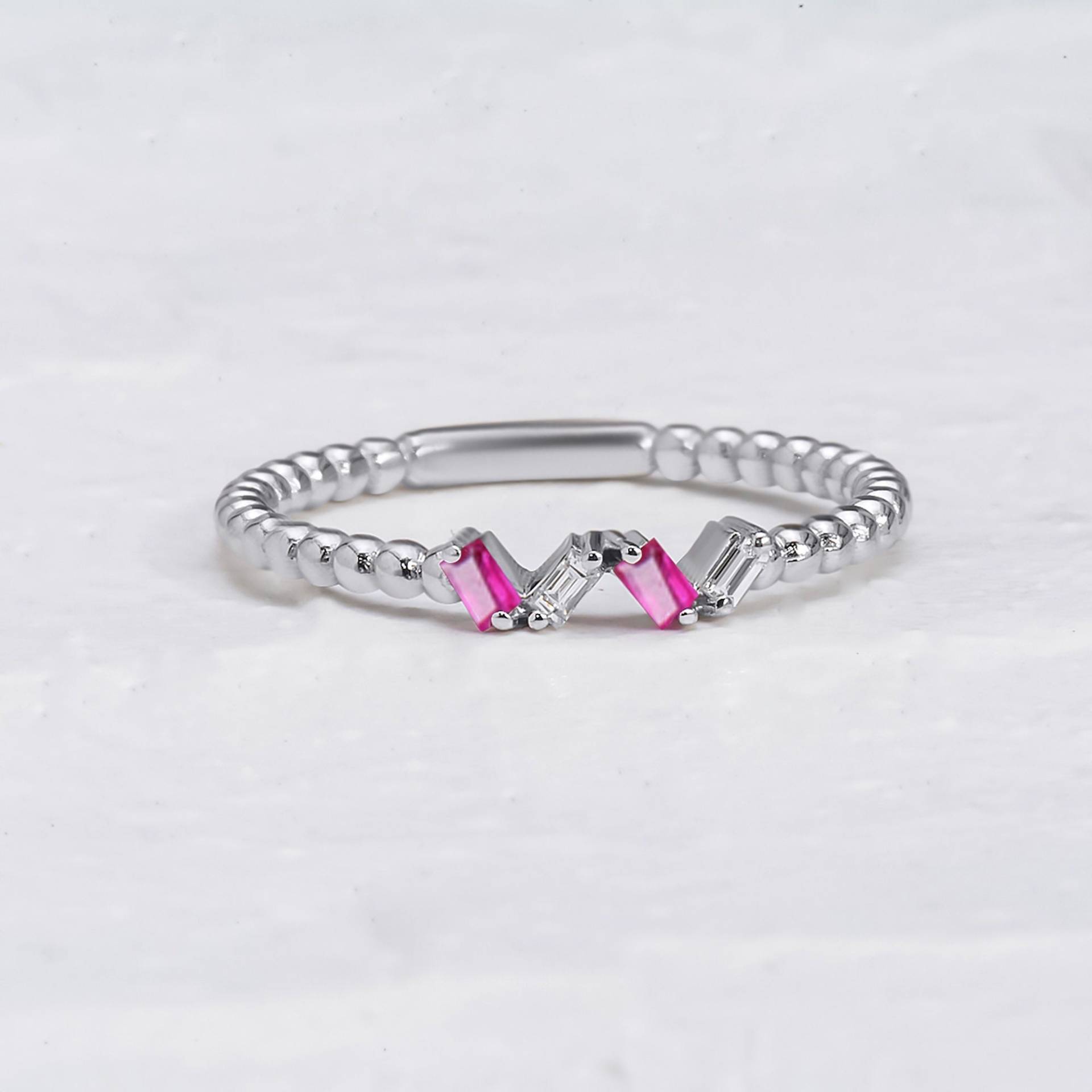 Natürlicher Rubin Baguette Schliff Ring, Diamant & Minimal Eheringe, Handgefertigter Schmuck, Ehering von TilyaJewelry