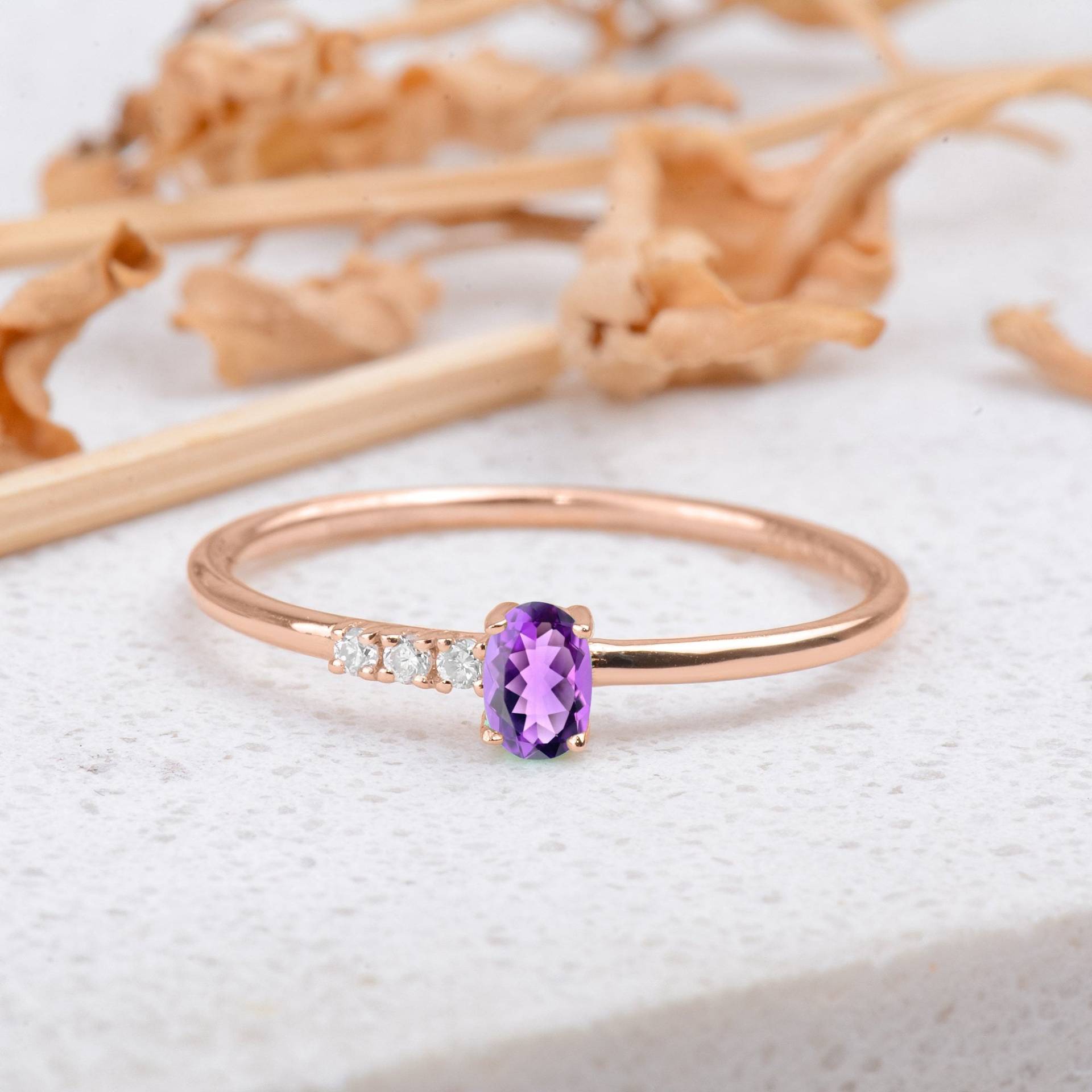 Oval Geschliffener Amethyst Ring Für Frauen Verlobung, 14K Diamant Ring, Lila Geschenk Sie von TilyaJewelry