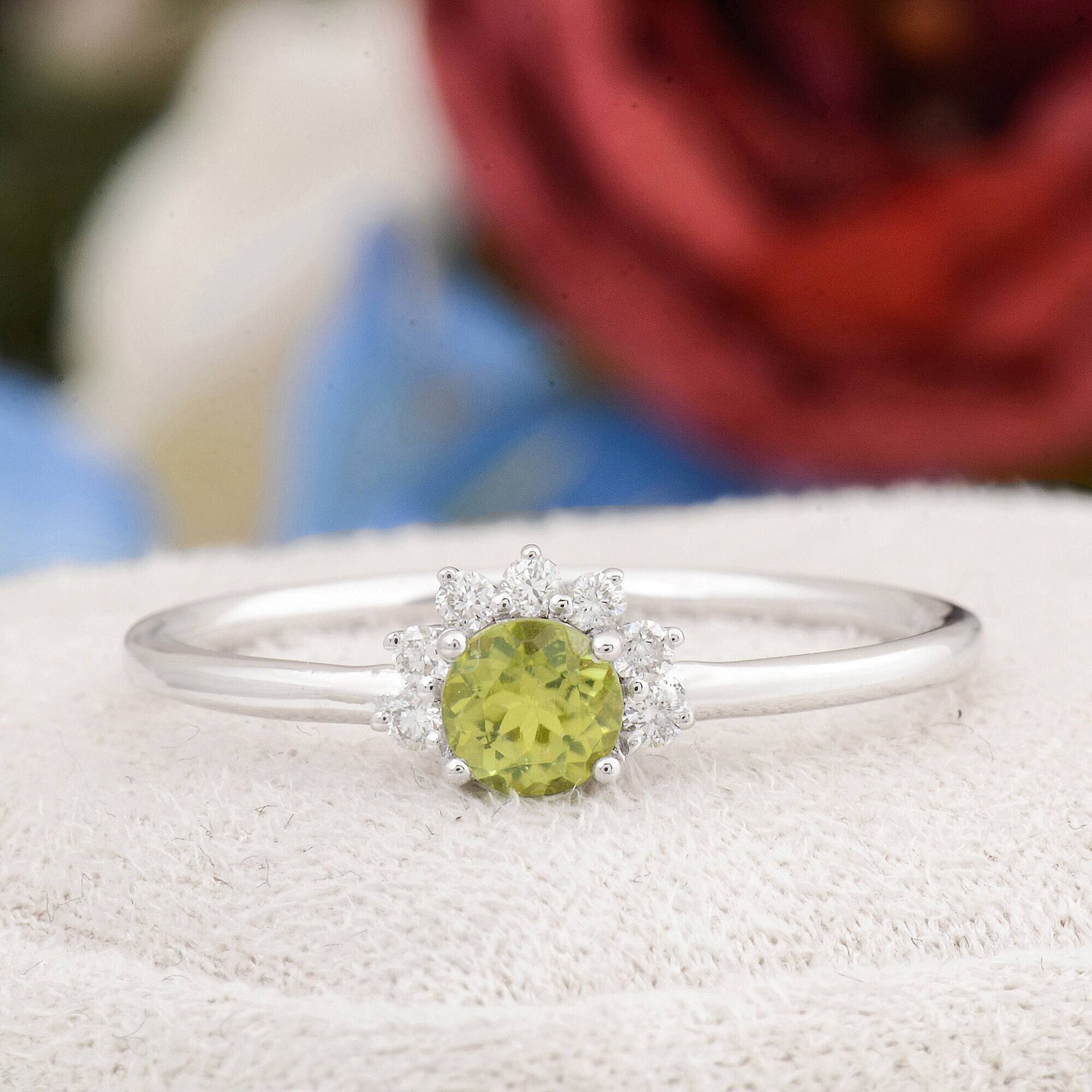 Peridot Verlobungsring, Runder Gold Diamantring, Echter Diamant Ehering, Muttertagsgeschenk von TilyaJewelry