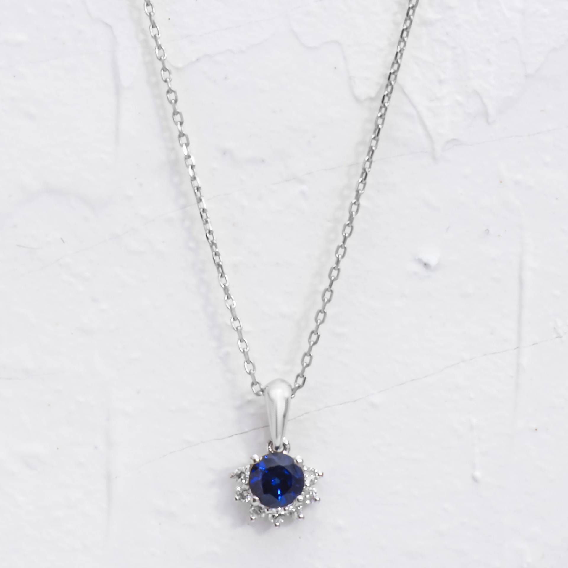 Saphir Halsketten Für Frauen/Geschenk Zierliche Initial Diamant Halskette von TilyaJewelry
