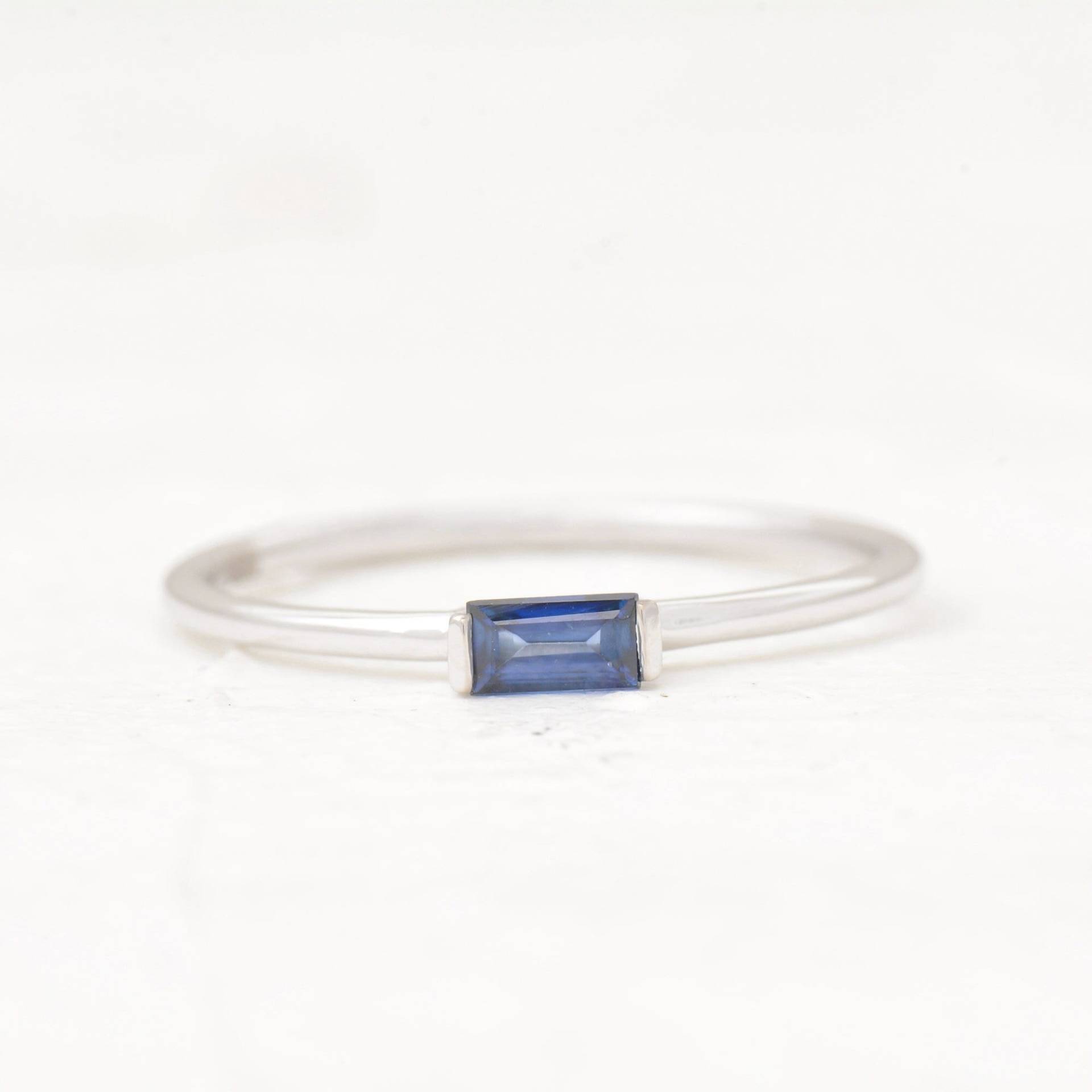 Saphir Verlobungsring, Zierlicher Echter Blauer Ring, 14K Solid Gold Schmuck Geschenk Für Sie, Valentinstag von TilyaJewelry