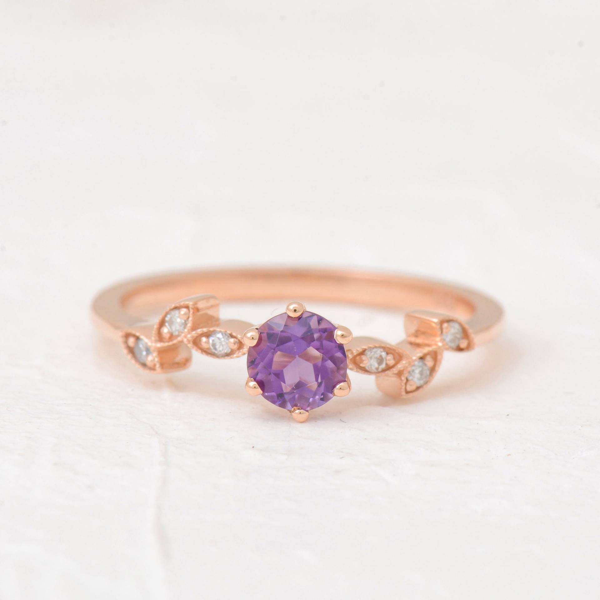 Vintage Amethyst Verlobungsring, Zarte Geätzte Versprechensring, Valentinstag Geschenke von TilyaJewelry