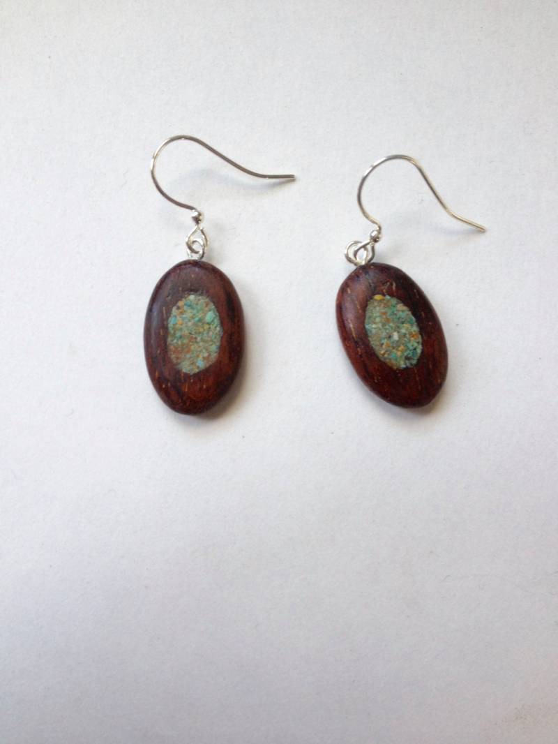 Eisenholz Ohrringe Mit Türkis Tolles Geschenk Zum Jahrestag Eisenholz Ohrringe Mit Türkis Tolles Geschenk Zum Jahrestag von TimKierstead