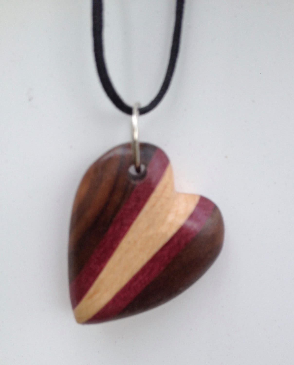 Herz Halskette, Holz Anhänger, Handgemachter Schmuck, Geschenk Für Sie, Großes Valentinstag, Muttertag Oder Geburtstagsgeschenk Herz Halskette, Holz Anhänger, Handgemachter Schmuck, Geschenk Für Sie, Großes Valentinstag, Muttertag Oder Geburtstagsgeschenk von TimKierstead