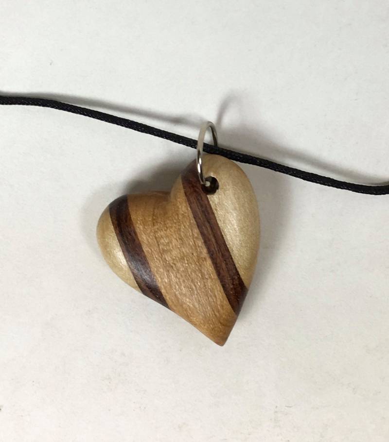 Tri-Toned Hölzernen Herz Anhänger von TimKierstead