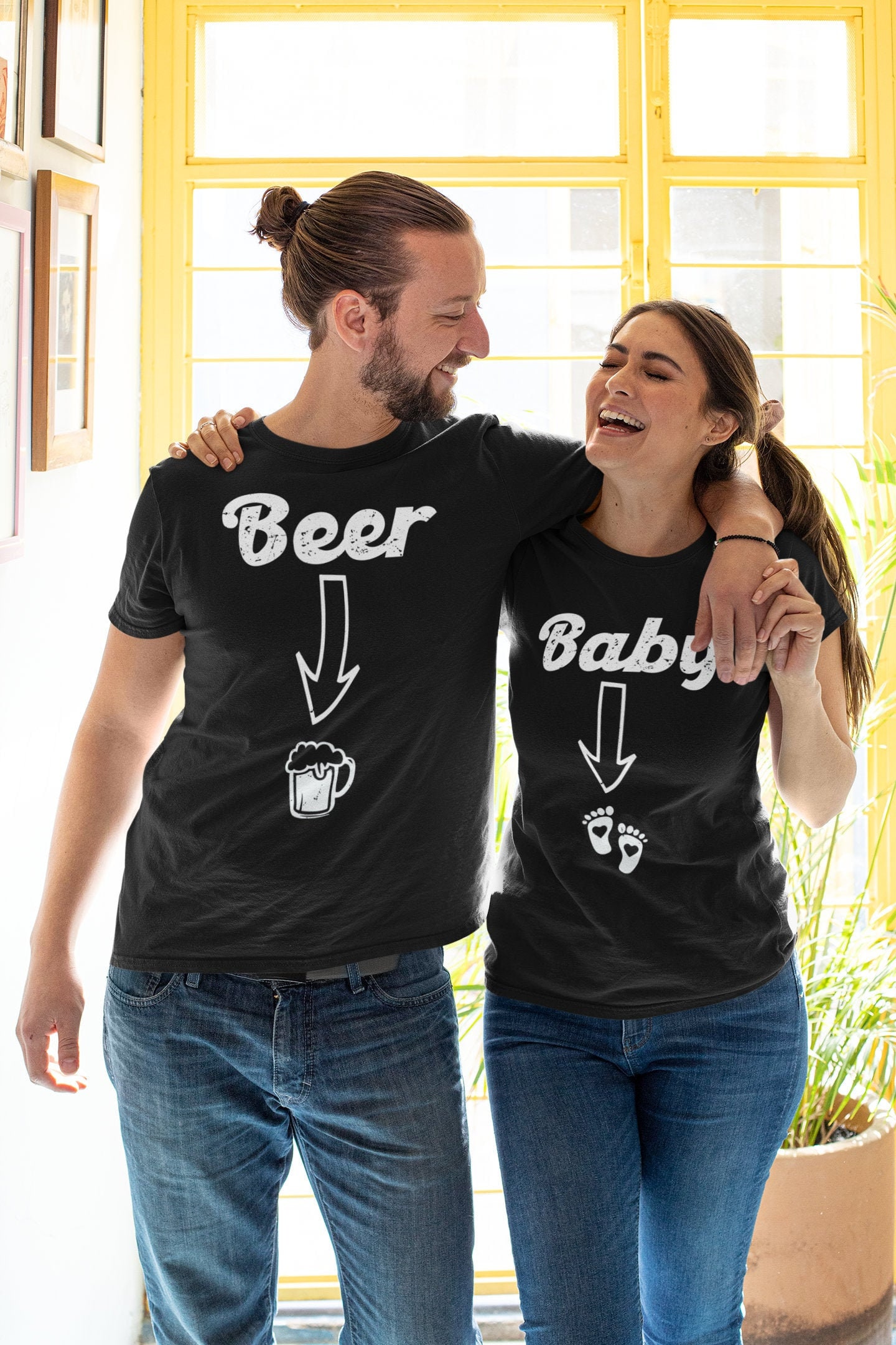 Schwangerschaft Ankündigung Shirt, Baby Bauch Shirt Bier Paar Passende Mama Nicht Ein Offenbaren Shirts von TimaShopDesigns