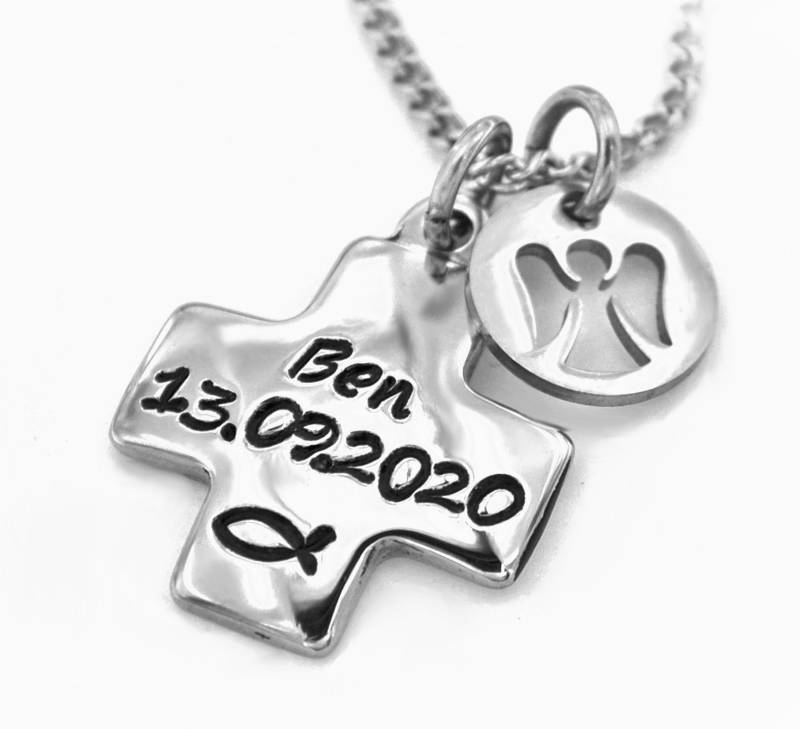 Kreuz Anhänger Aus Edelstahl Mit Gravur Und Schutzengel, Handgeprägte Gravur, Schmuck Für Taufe, Geburt, Kommunion, Konfirmation Kreuz Anhänger Aus Edelstahl Mit Gravur Und Schutzengel, Handgeprägte Gravur, Schmuck Für Taufe, Geburt, Kommunion, Konfirmation von TimbalinoBijoux