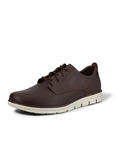 Laufen Sie mit einem Paar Chukka Boots entspannt ins Wochenende. Diese Chukkas für Herren wurden von Sneakers inspiriert.Mit ihrem außergewöhnlichen Finish geben diese lässigen Herrenstiefel Ihrem Freizeitlook einen coolen Touch. Sie zeigen sich mit einem OrthoLite®-Fußbett und unserer dreilagigen SensorFlex™-Technologie für optimalen Halt, Flexibilität und Komfort. Mit umweltfreundlichem Futter aus recycelten Plastikflaschen.Mit Premium-Nubukleder aus einer nachhaltigen LWG-geprüften Gerberei mit Silberprädikat Der Chukka Boot aus der Herrenkollektion ist ein Klassiker von Timberland und nicht nur besonders bequem, sondern hält auch ein Leben lang. Also wählen Sie Ihr Lieblingspaar Chukka Boots aus Wildleder oder Leder und starten Sie entspannt in die Freizeit. von Timberland