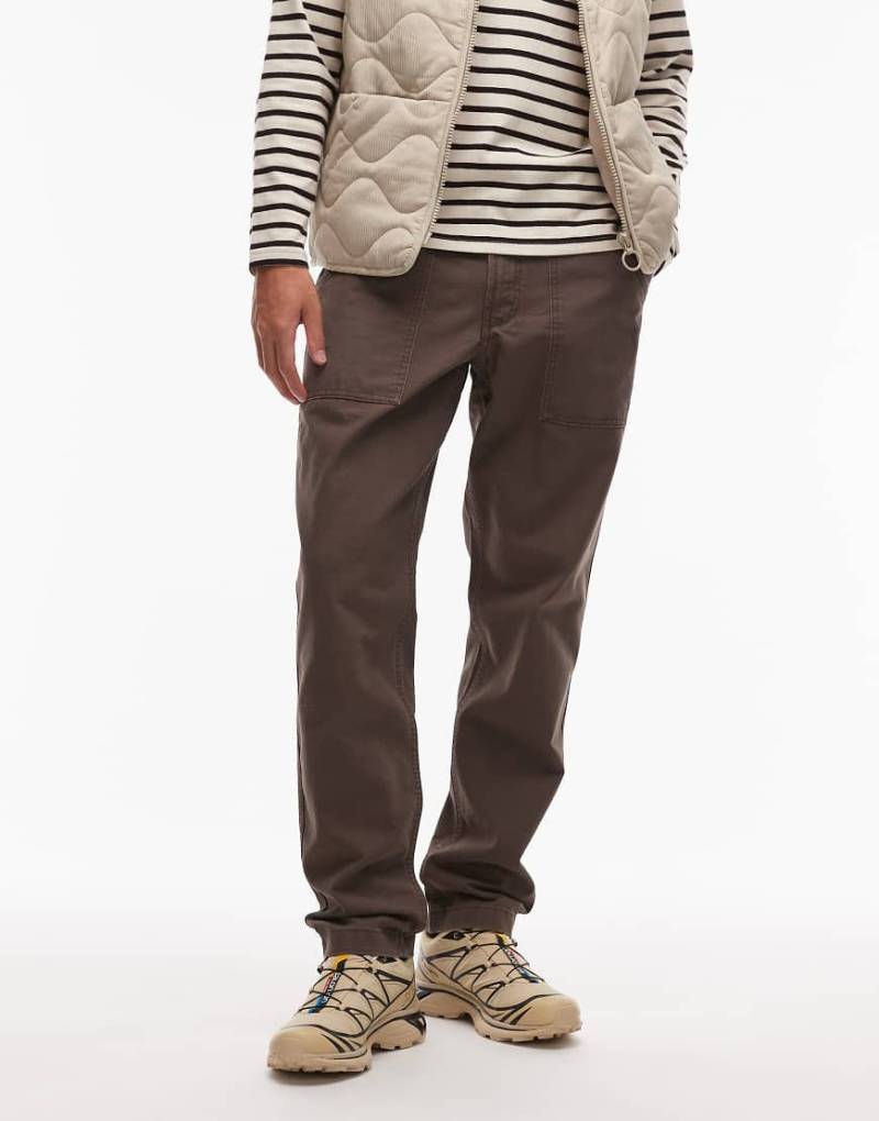 Timberland - Fatigue-Hose in lockerer Passform aus schwerem, verwaschenem Canvas in Dunkelbraun mit Taschen-Brown Timberland - Fatigue-Hose in lockerer Passform aus schwerem, verwaschenem Canvas in Dunkelbraun mit Taschen-Brown von Timberland