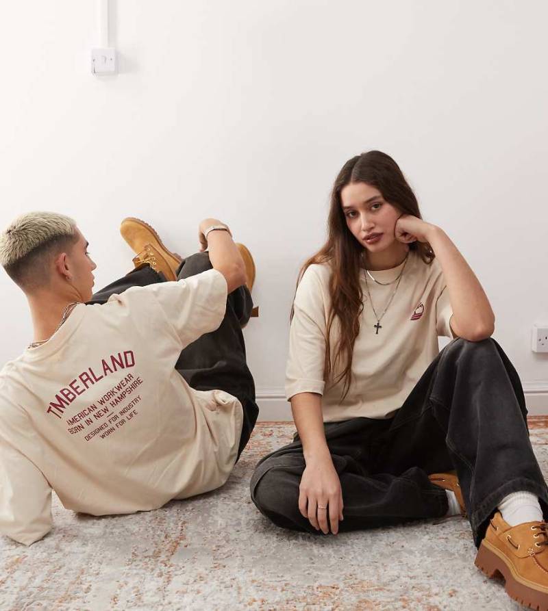 Timberland - Oversize-T-Shirt in Beige mit Workwear-Logo, exklusiv bei ASOS-Neutral von Timberland