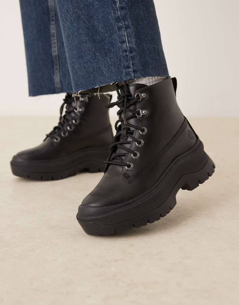 Timberland - Roxie Lane - Schnürstiefel aus Vollnarbenleder in Schwarz mit mittelhohem Schaft von Timberland