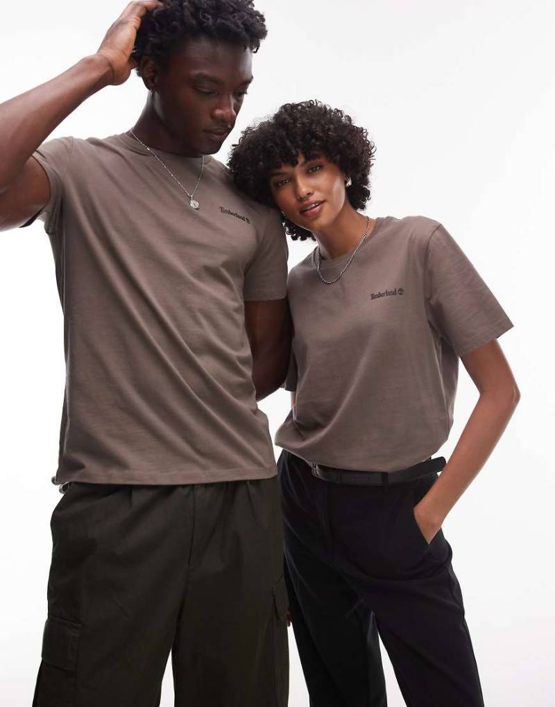 Timberland - T-Shirt in Braun mit kleinem Logo-Schriftzug auf der Brust von Timberland