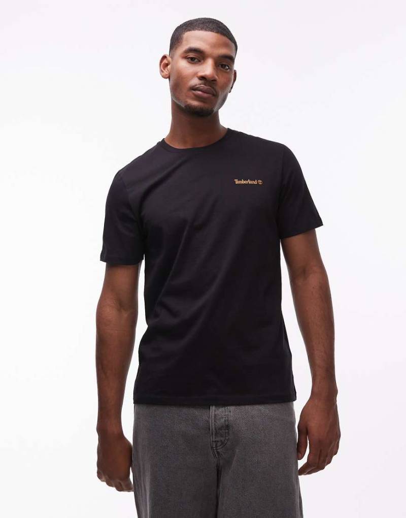 Timberland - T-Shirt in Schwarz mit kleinem Logo-Schriftzug auf der Brust von Timberland