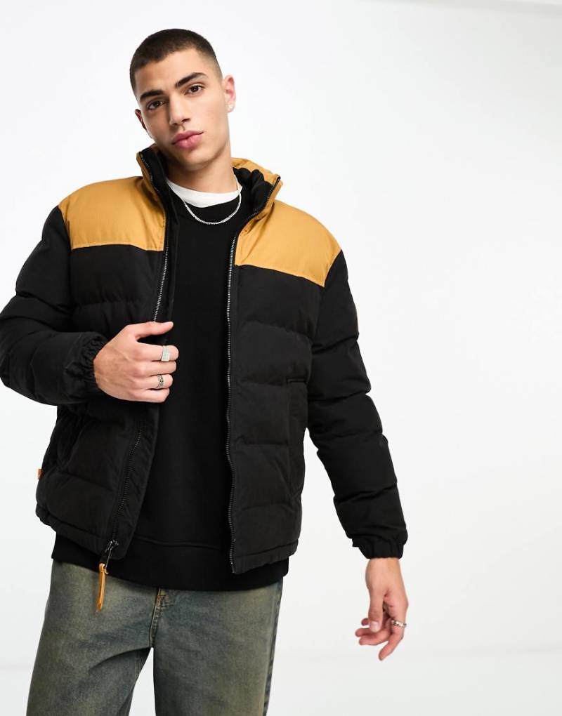 Timberland - Welch Mountain - Pufferjacke in Schwarz mit Passe in Weizenbraun von Timberland