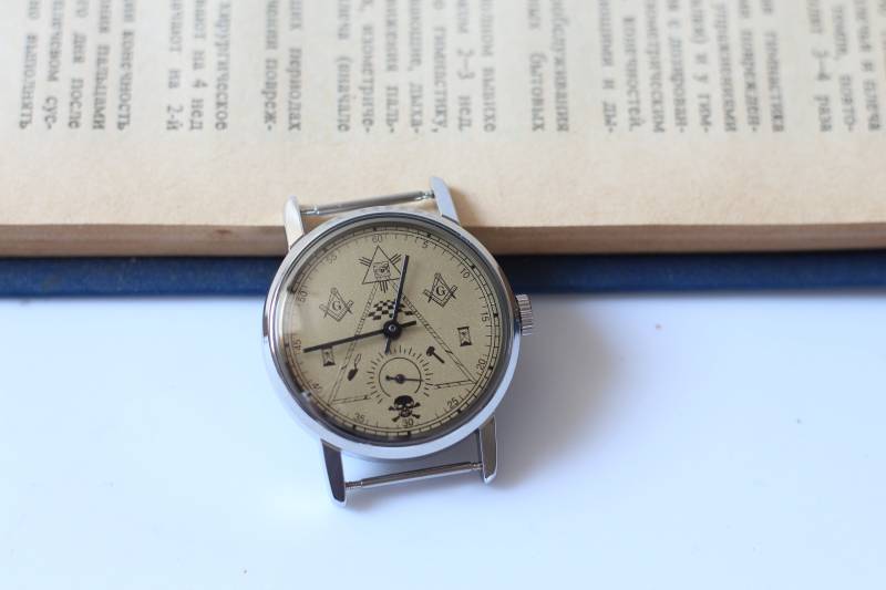 Zim Pobeda Uhr. Freimaurer Zeichen. Freimaurerei. Quadrat Und Kompass Udssr von TimeAvenue