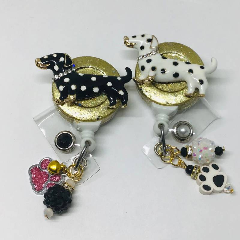 Gefleckter Dackel-Hund, Einziehbarer Ausweishalter, Krankenschwester, Einziehbare Rolle, Ausweisrolle, Badge Buddy, Ausweisclip, Abzeichen Gefleckter Dackel-Hund, Einziehbarer Ausweishalter, Krankenschwester, Einziehbare Rolle, Ausweisrolle, Badge Buddy, Ausweisclip, Abzeichen von TimeForJewels