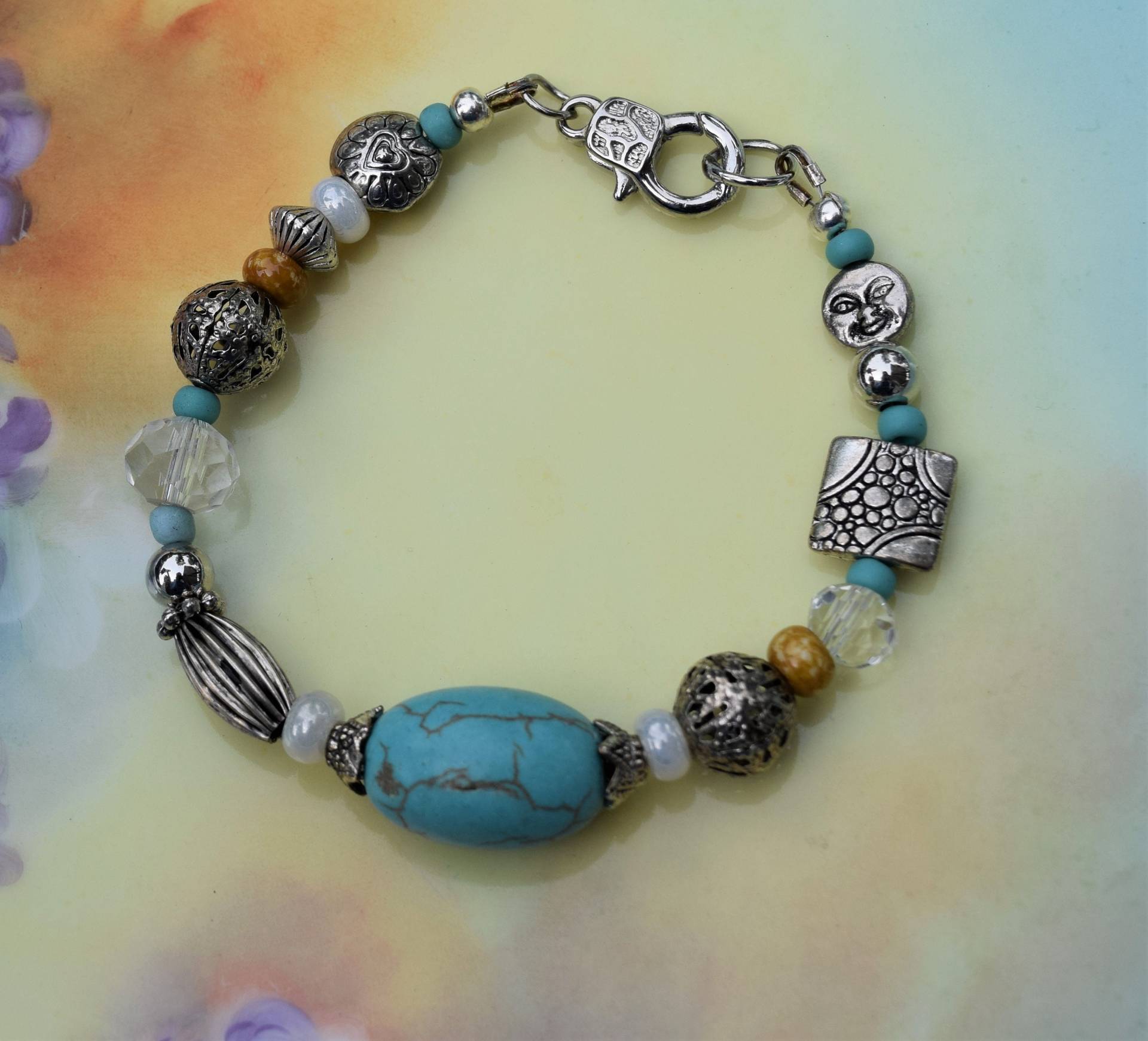 Boardwalk Armband Türkis Und Ocker Akzente Mit Einem Winzigen Mond Boardwalk Armband Türkis Und Ocker Akzente Mit Einem Winzigen Mond von TimeMachineJewelry