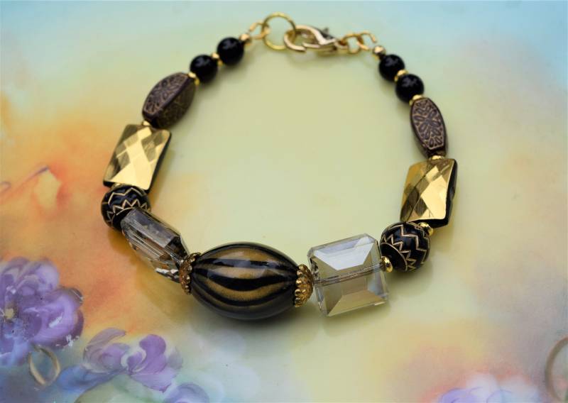 Kleopatra Armband in Schwarz Und Gold von TimeMachineJewelry