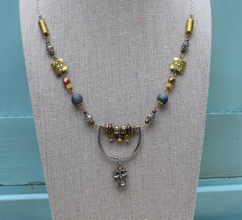 Prometheus Statement Halskette Avant Garde Mit Gesicht von TimeMachineJewelry