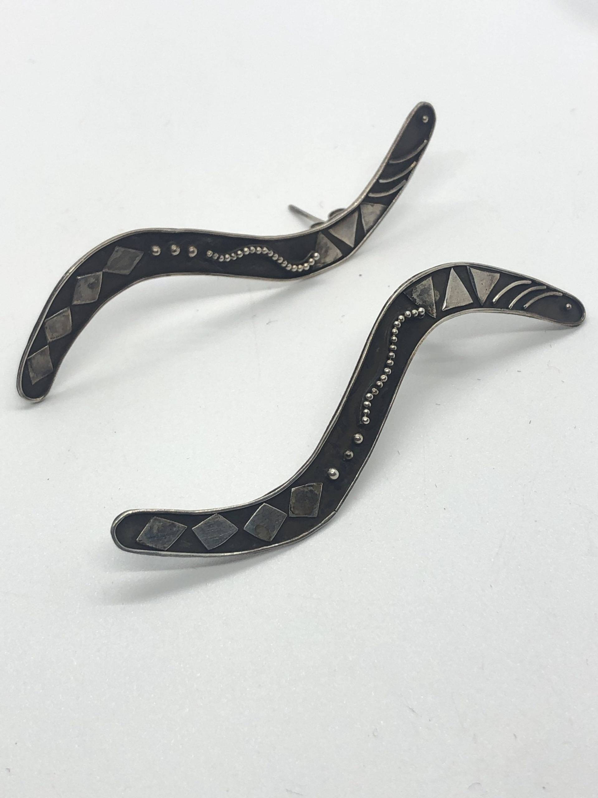 Große Sterling Silber Bumerang Form Ohrringe Neu Vintage Alte Lager, Indonesien Post Zurück Große Sterling Silber Bumerang Form Ohrringe Neu Vintage Alte Lager, Indonesien Post Zurück von TimeTalentNTreasures