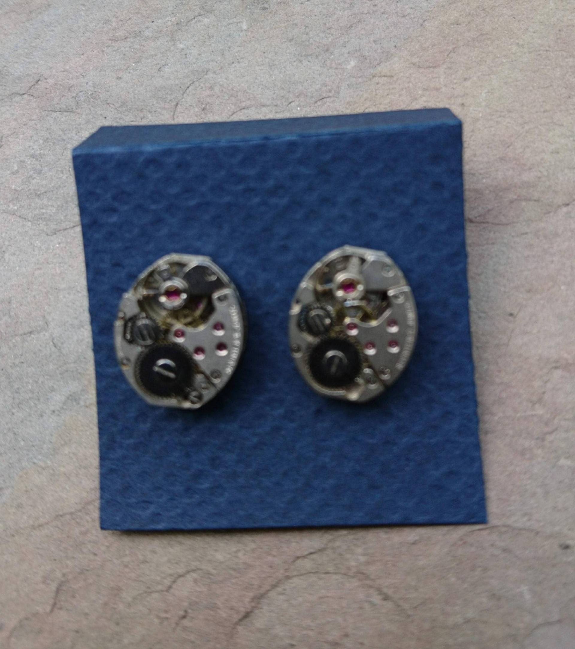 Uhr Bewegung Ohrstecker Ohrringe Uhr Bewegung Ohrstecker Ohrringe von TimeTideArtWear